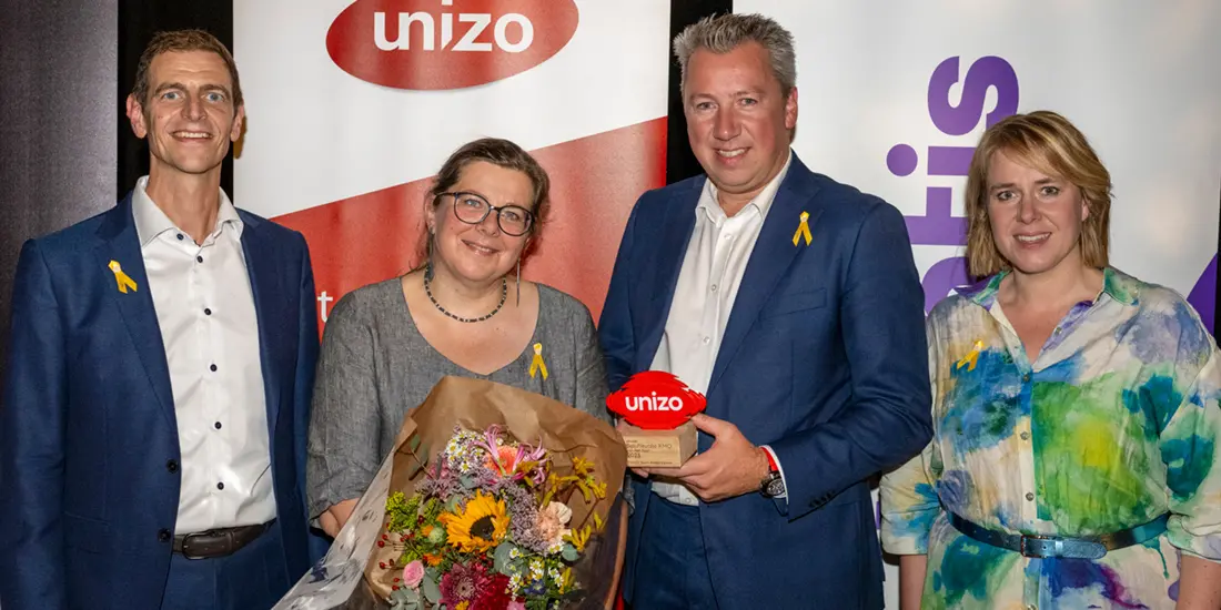 Vincent Van Leemputten en Kasia Politalska van Office Angels trots met de UNIZO Beloftevolle Kmo 2023 prijs.